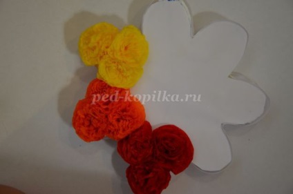 Topiara de șervețele de hârtie cu mâinile lor (șterge mâinile) Topiara de șervețele de hârtie cu mâinile lor