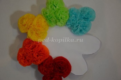 Topiara de șervețele de hârtie cu mâinile lor (topiara) Topiara de șervețele de hârtie cu mâinile lor