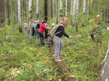 Colectarea de călătorie în școala primară (serios) raliu de turism într-o școală primară