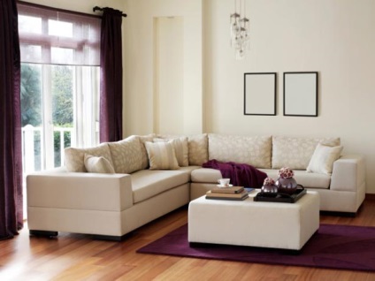 Sofa colțar în spațiile de interior are un living mic și o fotografie (un pic) Sofa colțar în spațiile de cazare interioare într-o cameră mică și o fotografie camera de zi