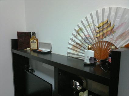 Ventilatorul de pe perete o hârtie mare chineză sau japoneză decorative ca atarna de Feng Shui (chinezesc) Ventilatorul de pe perete o hârtie mare chineză sau japoneză decorative ca atarna de Feng Shui