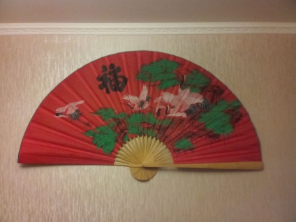 Ventilatorul de pe perete o hârtie mare chineză sau japoneză decorative ca atarna de Feng Shui (ventilator) Ventilatorul de pe perete o hârtie mare chineză sau japoneză decorative ca atarna de Feng Shui