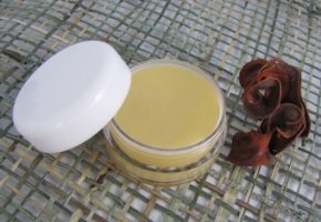 Alegerea corect o crema pentru cuticule (manichiura clasica) Alegerea Cream cuticule dreapta