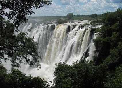 Victoria Falls sau Victoria Falls sau