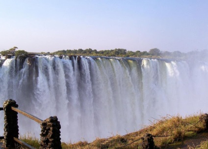 Victoria Falls sau Victoria Falls sau