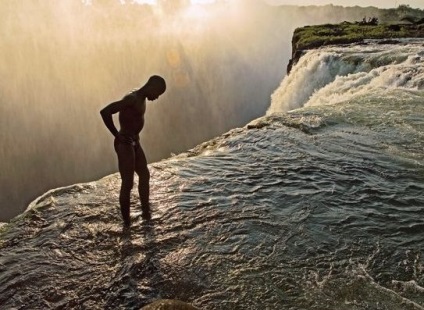 Victoria Falls sau Victoria Falls sau