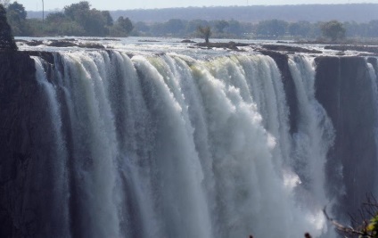Victoria Falls sau Victoria Falls sau