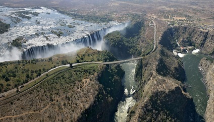 Victoria Falls sau Victoria Falls sau