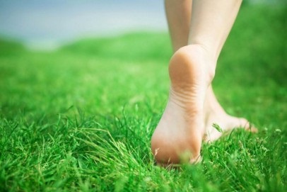 Plimbare cu picioarele goale ... în zăpadă, entuziaști comunitate portal, fitness, wellness, frumusete (zăpadă) Plimbare cu picioarele goale ... în zăpadă, iubitorii de comunitate portal de fitness de fitness, wellness, frumusete