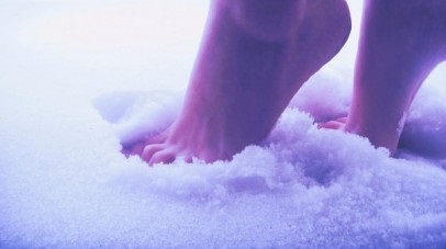 Plimbare cu picioarele goale ... în zăpadă, entuziaști comunitate portal, fitness, wellness, frumusete (zăpadă) Plimbare cu picioarele goale ... în zăpadă, iubitorii de comunitate portal de fitness de fitness, wellness, frumusete