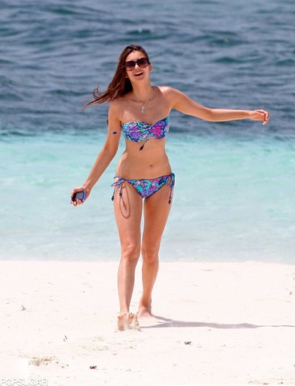 Nina Dobrev în bikini stele și care iubește vacanțe pe plajă