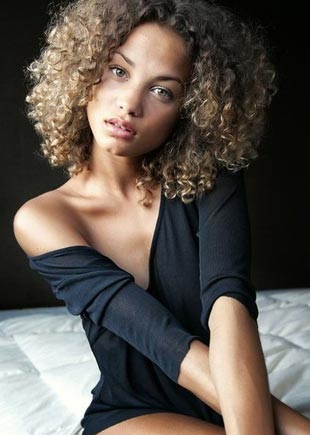Afro-păr, ca curl parul de pe prezoane (păr) Afro-păr, ca curl parul de pe prezoane