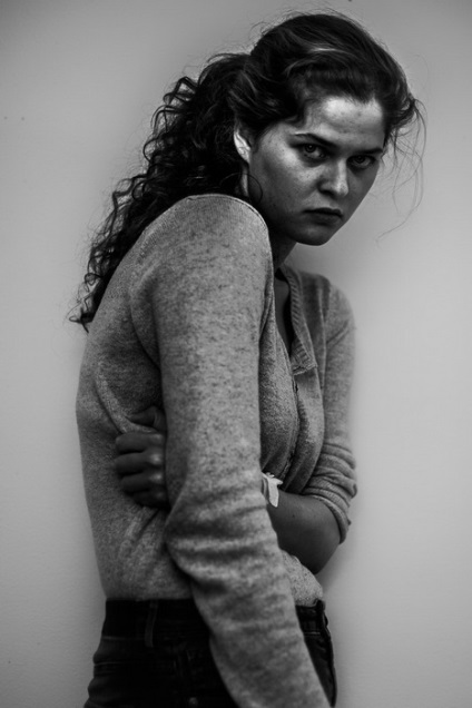 Autoportrete ale psihbolnitsy fată fotografie șocante care au supraviețuit în urma tentativelor de suicid (auto-portrete Laura Hospes) Auto-portrete ale spitalului mintale socant fotografie a fetei, după ce a supraviețuit unei tentative de suicid