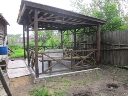 Foișor cu acoperiș pent pentru zona suburbană (chioșc) Foișor cu acoperiș pent pentru zona suburbană