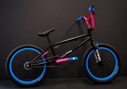Bmx ca arta (arta), un jurnal on-line de biciclete (art) Bmx ca arta (arta), revista Internet despre biciclete