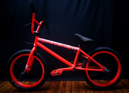 Bmx ca arta (arta), un jurnal on-line de biciclete (art) Bmx ca arta (arta), revista Internet despre biciclete