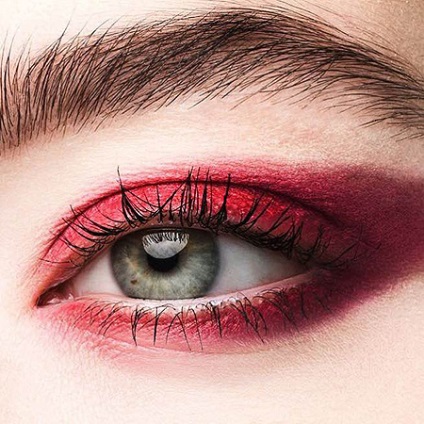 Beauty trend-roșu ochi umbră, bârfă (umbră) Beauty trend-roșu ochi umbră, bârfe