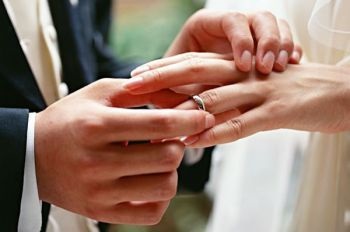 Ceremonia de nuntă într-un birou de registru (registru de birou) Ceremonia de nuntă într-un birou de registru