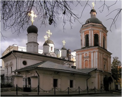 Biserica Ioanna Bogoslova (Divine Bronnaya Sloboda Tverskoy) Biserica Ioanna Bogoslova