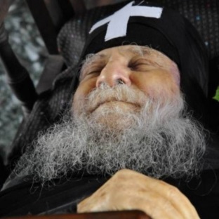 Ce se poate aștepta dacă omul mort într-un sicriu zambind (zambind) Ce se poate aștepta dacă omul mort într-un sicriu zâmbind