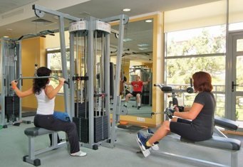 Cât de util, care oferă sala de sport (care oferă o sală de gimnastică) Cât de util, care oferă sala de sport