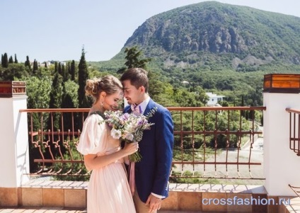 grup Crossfashion - coase pentru a comanda o creație nunta costum rochie de la schita la final (proiectant Aleksandra Topchy) grup Crossfashion - coase la comanda crearea rochiei de la schiță la rochia de mireasa finală
