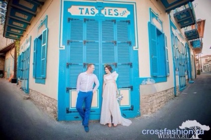 grup Crossfashion - coase pentru a comanda o creație nunta costum rochie de la schita la final (grup) grup Crossfashion - coase la comanda crearea rochiei de la schiță la rochia de mireasa finală