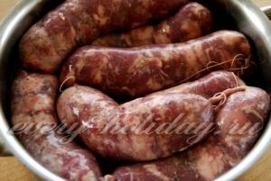 cârnați de casă din carne de porc, coaptă în cuptor (cârnați) salam de casa din carne de porc, coapte în cuptor