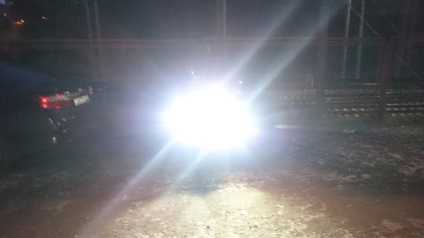 lumină suplimentară pe o motocicletă (consumatori atinge volți) lumină suplimentară pe o motocicletă
