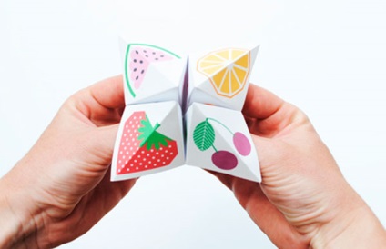 Lucrarea ghicitor (origami) (arătând degetul mare) hârtie Gadalka (origami)