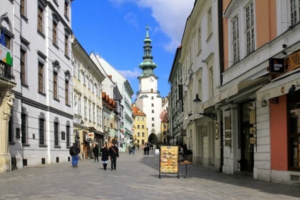 Orașul de Bratislava și principalele sale atracții cu descrieri și fotografii (Monument instalatii sanitare Chumil) Orașul de Bratislava și principalele sale atracții cu descrieri și fotografii