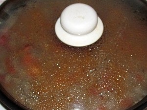 Carne presata de vita cu rosii (tomate) tocană de vită cu roșii