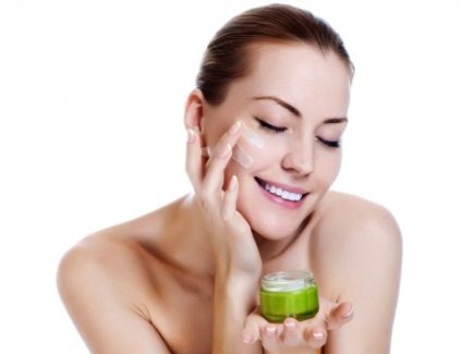 Indian Ayurvedic crema de fata Crema kumkumadi, Herbals Aasha (kumkumadi) Crema de fata indian Crema ayurvedic kumkumadi, Herbals Aasha