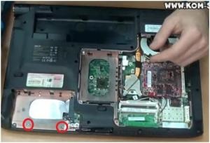 Cum să demontați laptop, cum pentru a curăța laptop-ul și cum să înlocuiască pasta termică de pe laptop Acer aspire 6530 (dezasambla) Cum să demontați laptop, cum pentru a curăța laptop-ul și cum să înlocuiască pasta termică de pe Acer Aspire 6530 laptop