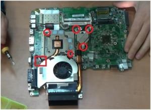 Cum să demontați laptop, cum pentru a curăța laptop-ul și cum să înlocuiască pasta termică de pe Acer Aspire 6530 laptop