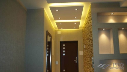 Cum de a face plafonul în plafonul hol de gips-carton cu iluminare, suspendat într-un coridor îngust (hol) Cum de a face plafonul în plafonul hol de gips-carton cu iluminare, suspendat într-un coridor îngust,