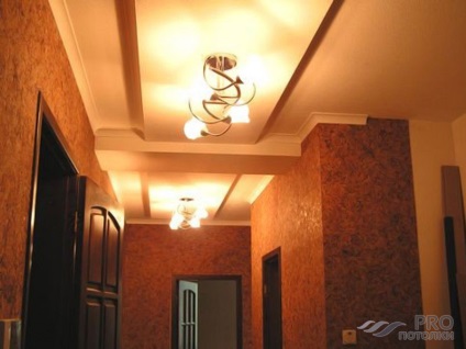 Cum de a face plafonul în plafonul hol de gips-carton cu iluminare, suspendat într-un coridor îngust (hol) Cum de a face plafonul în plafonul hol de gips-carton cu iluminare, suspendat într-un coridor îngust,