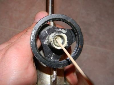 Cum este și cum să demontați spuma pistol cu fotografie (spumă) Cum este și cum să demontați spuma pistol cu fotografii