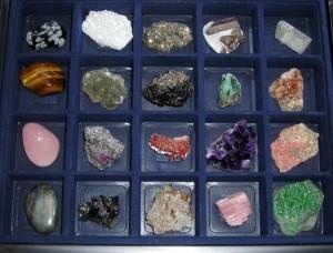 Cum se păstrează și de îngrijire pentru colecția de acasă de roci și minerale, bijutier (îngrijire) Cum se păstrează și de îngrijire pentru colecția de acasă de roci și minerale, bijutier