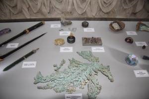 Cum se păstrează și de îngrijire pentru colecția de acasă de roci și minerale, bijutier (pietre) Cum se păstrează și de îngrijire pentru colecția de acasă de roci și minerale, bijutier