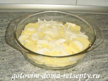 gratinat de cartofi și cârnați brânză (brânză) caserola de cartofi cu brânză și cârnați