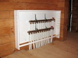 Colector pentru dispozitiv de încălzire, asamblare și instalare, dulap de comandă (încălzire) Colector pentru dispozitivul de încălzire, asamblare și instalare, dulap de comandă