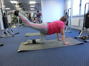 Tratamentul conform metodei Dr. Bubnovskaya articulației șoldului în gimnastică coxartroză și exerciții (Dr.) Tratamentul conform metodei de Dr. Bubnovskaya șold în gimnastică coxartroză și exerciții