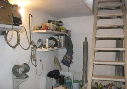 Scara în pivniță, afaceri de vară (scări) Scara în pivniță, afaceri de vară