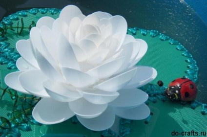 Lily linguri de plastic cu mâinile lor 1 (crin) Lily linguri de plastic cu mâinile lor 1