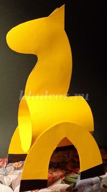 Cal de hârtie cu mâinile (master) Cal de hârtie cu mâinile