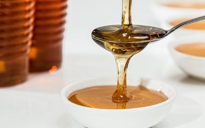 O lingură de miere - cât de multe calorii si grame (miere) O lingură de miere - câte calorii și de grame