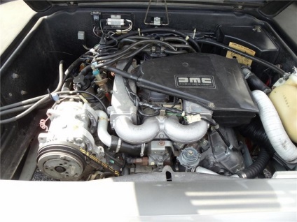 Time Machine DeLorean DMC-12 (timp de masina DeLorean DMC-12) Time Machine DeLorean DMC-12