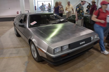 Time Machine DeLorean DMC-12 (timp de masina DeLorean DMC-12) Time Machine DeLorean DMC-12