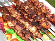 Poate un kebab mama care alăptează (kebab) Poate un gratar mama care alăptează